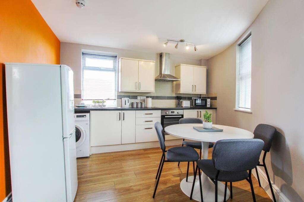 Primeee Location! - Modern Central Apartment Бристол Екстериор снимка